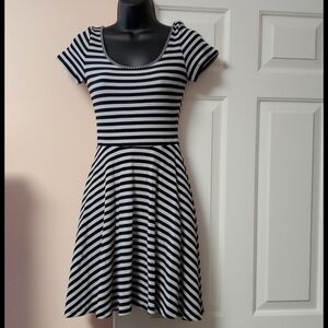 Soprano Short Sleeve Dress NWT